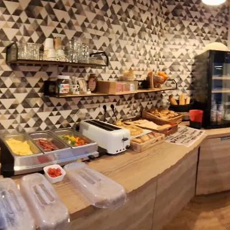 Hotel- Restaurant Le Quentin Hotel *